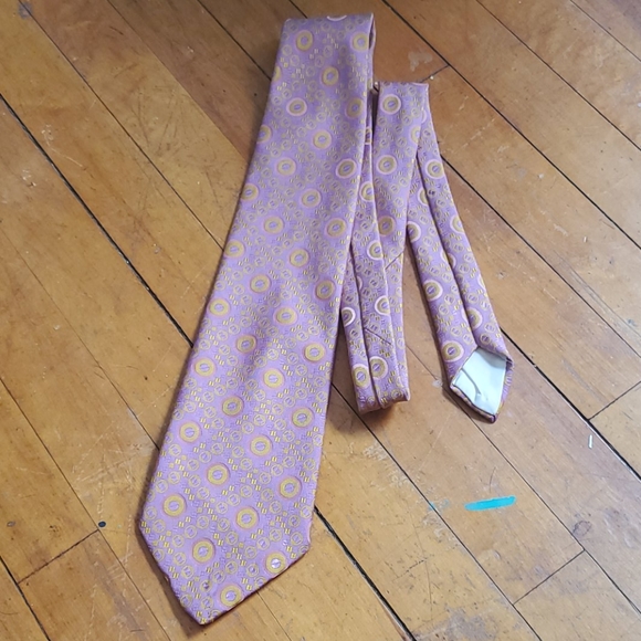 Vintage Wembley Necktie - Picture 2 of 5